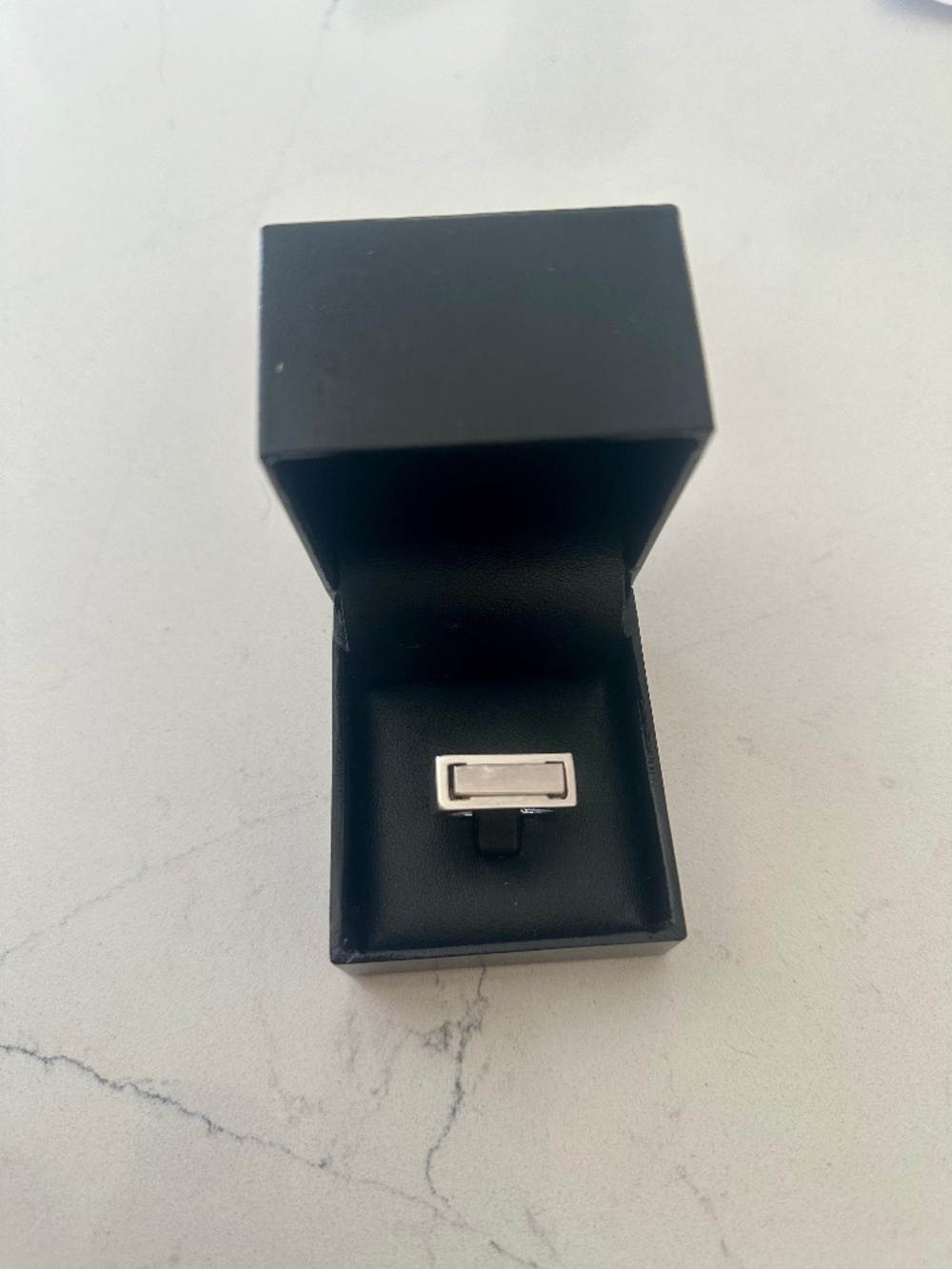 Men’s 18K Solid White Gold Ring by Vivara: Pre Owned - Very Good